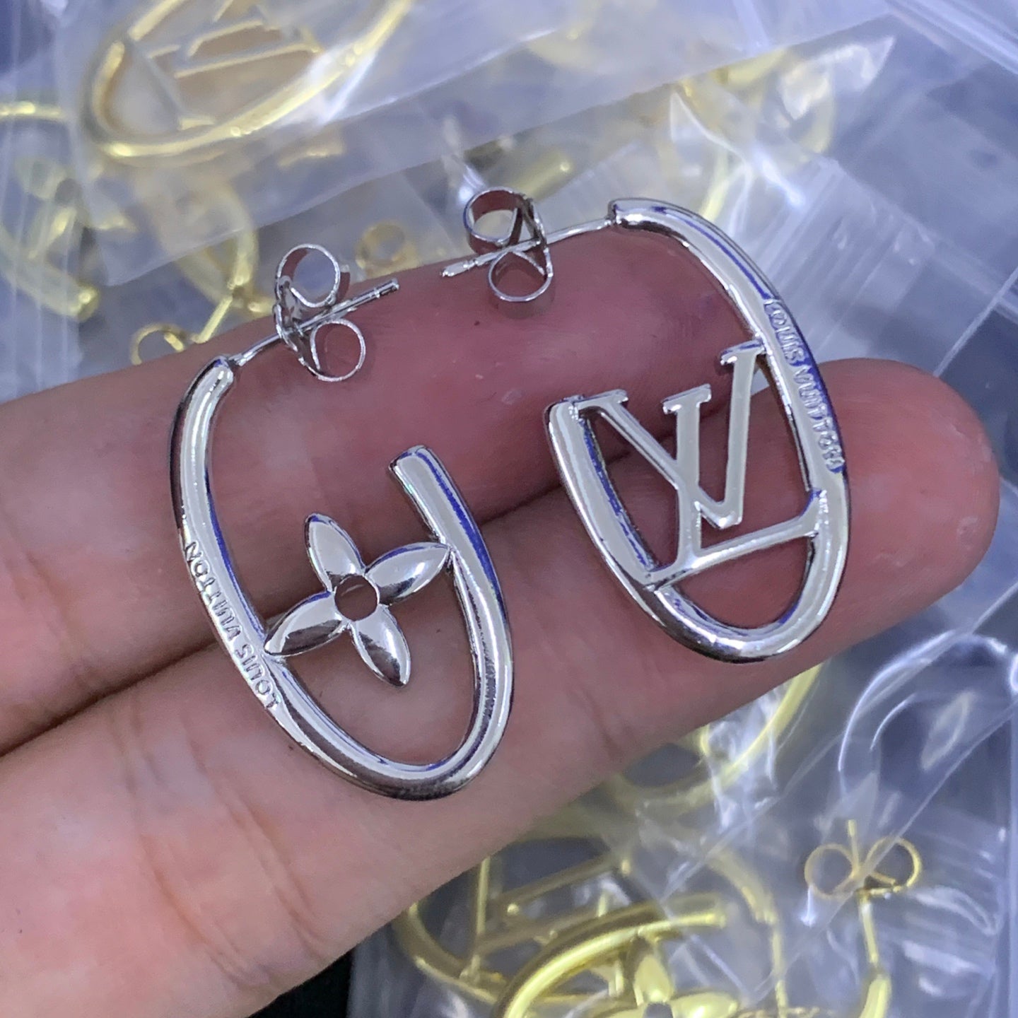 LuxluxHouse Low Price And High Quality Accessories Louis Vuitton