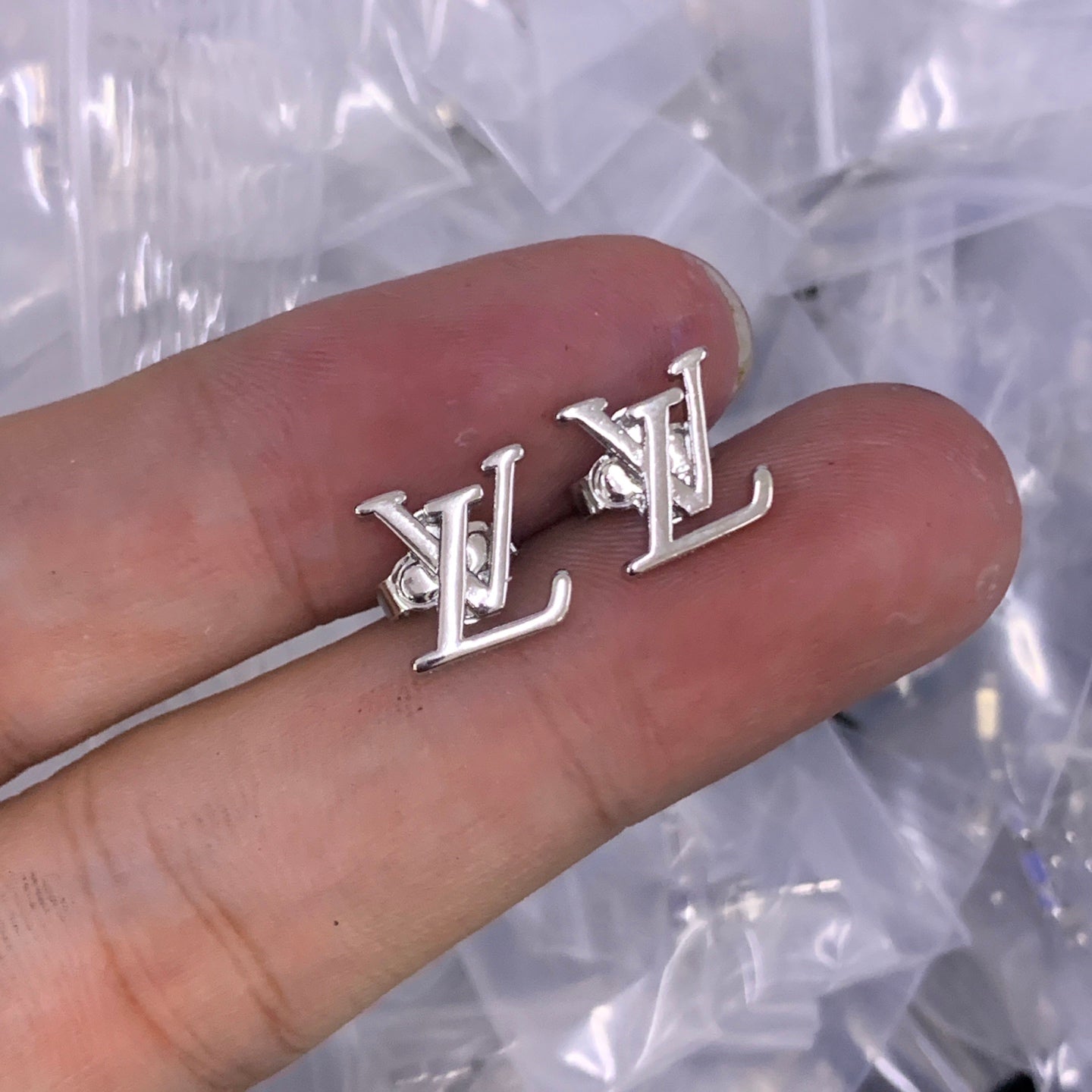 LuxluxHouse Low Price And High Quality Accessories Louis Vuitton