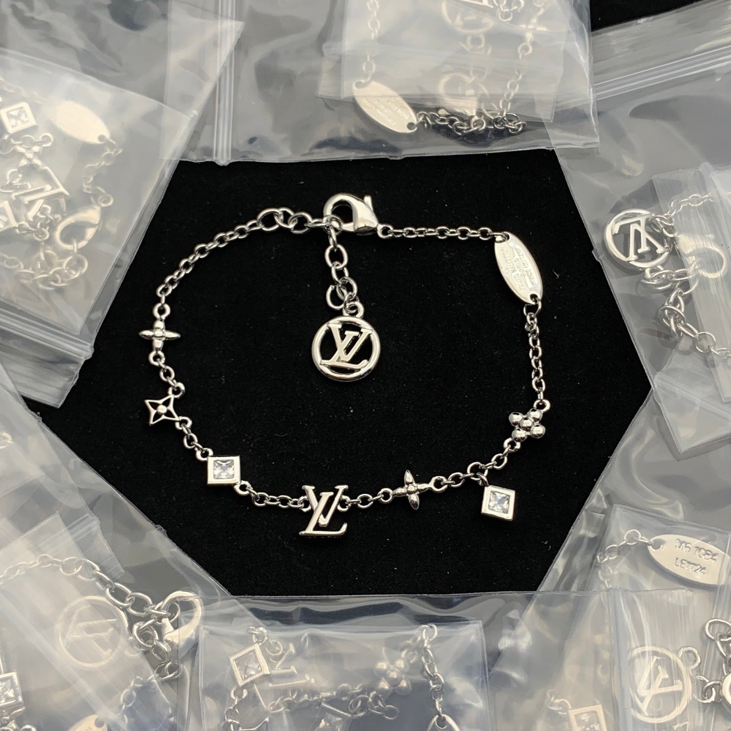LuxluxHouse Low Price And High Quality Accessories Louis Vuitton