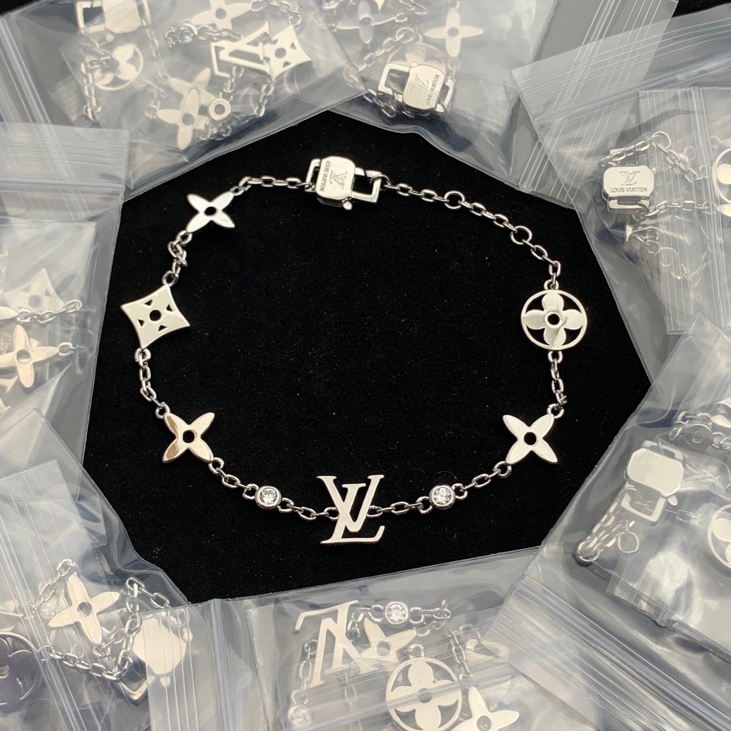 LuxluxHouse Low Price And High Quality Accessories Louis Vuitton