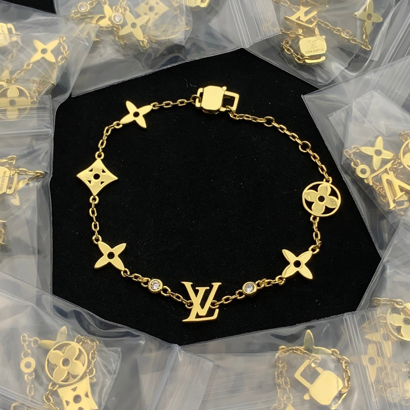 LuxluxHouse Low Price And High Quality Accessories Louis Vuitton