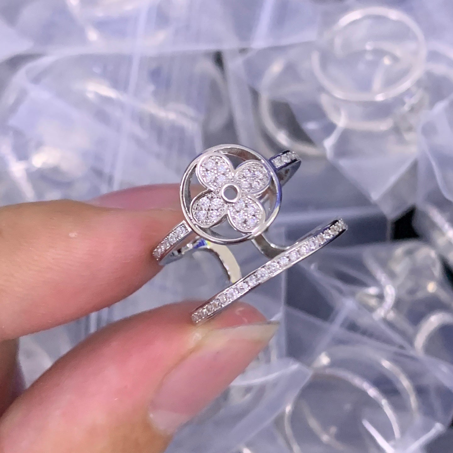 LuxluxHouse Low Price And High Quality Accessories Louis Vuitton