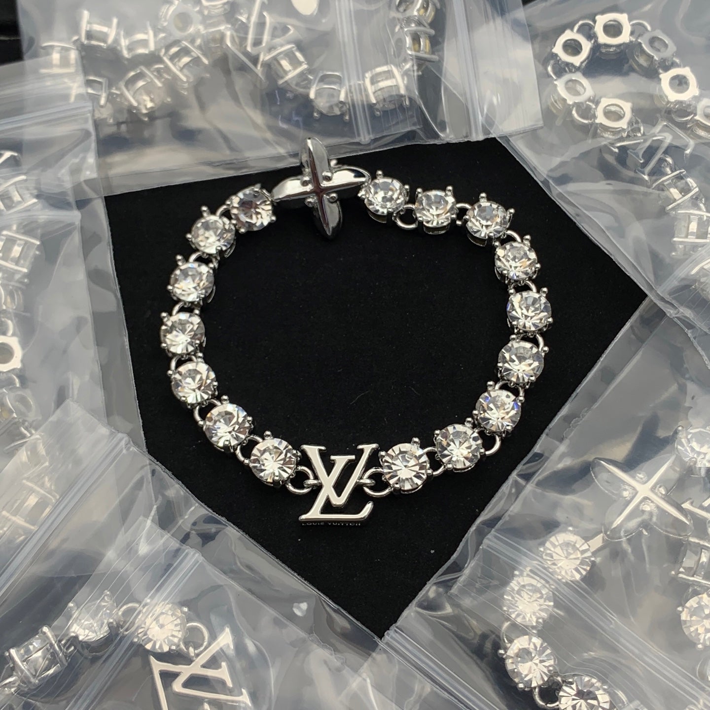 LuxluxHouse Low Price And High Quality Accessories Louis Vuitton