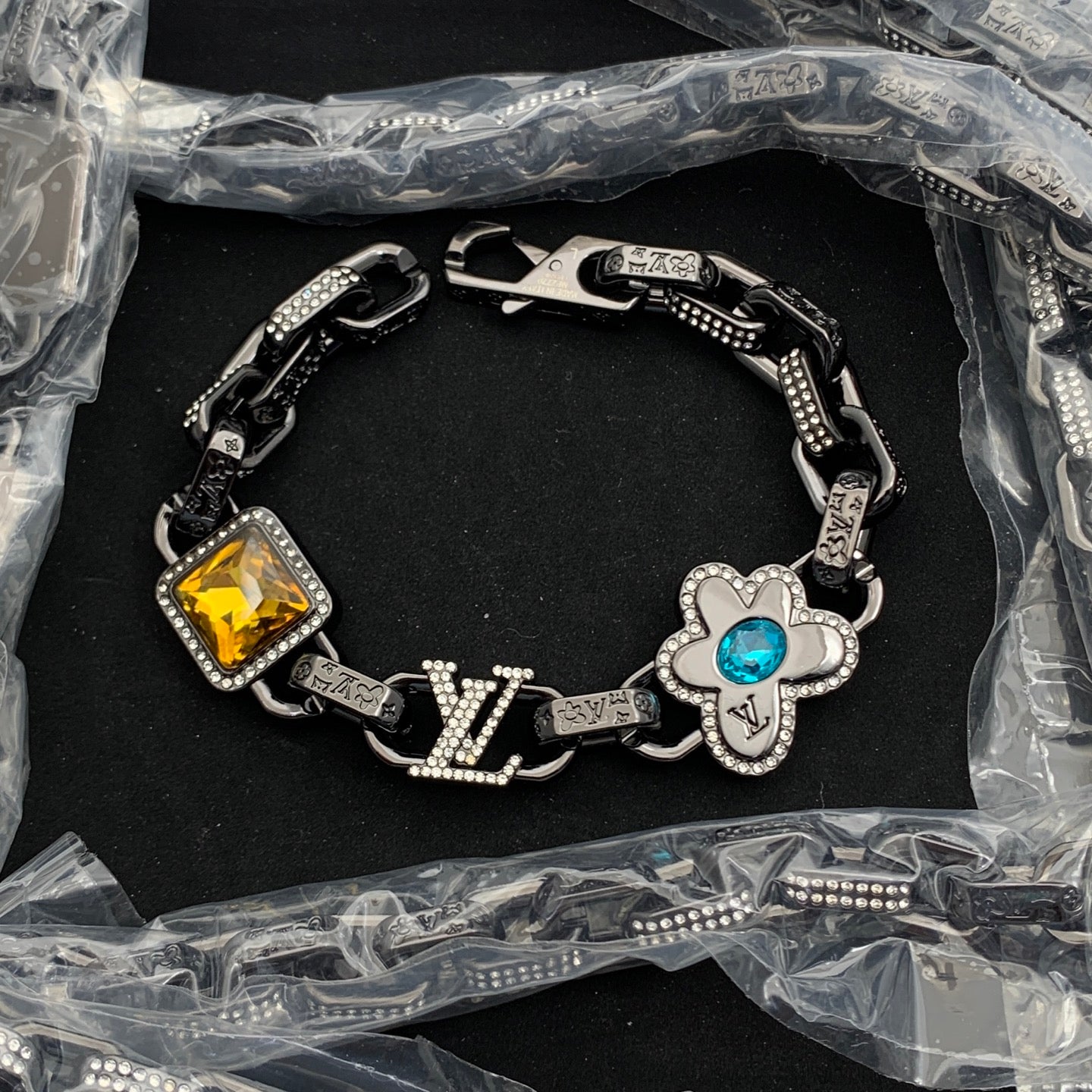 LuxluxHouse Low Price And High Quality Accessories Louis Vuitton