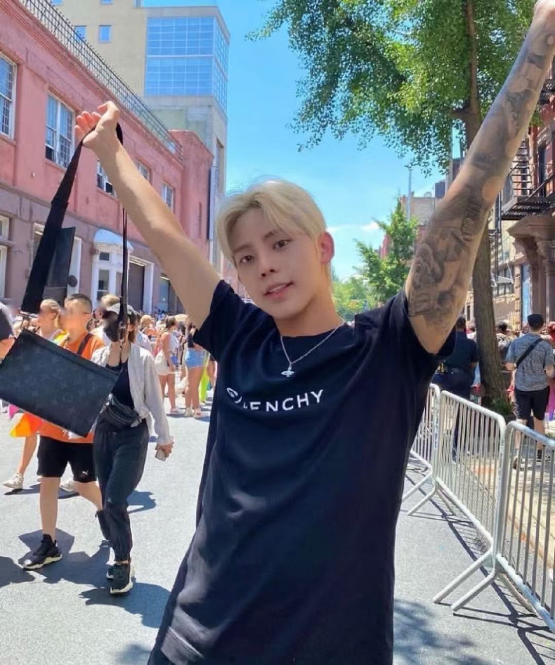 LuxluxHouse Best Quality Clothes Givenchy T-shirt