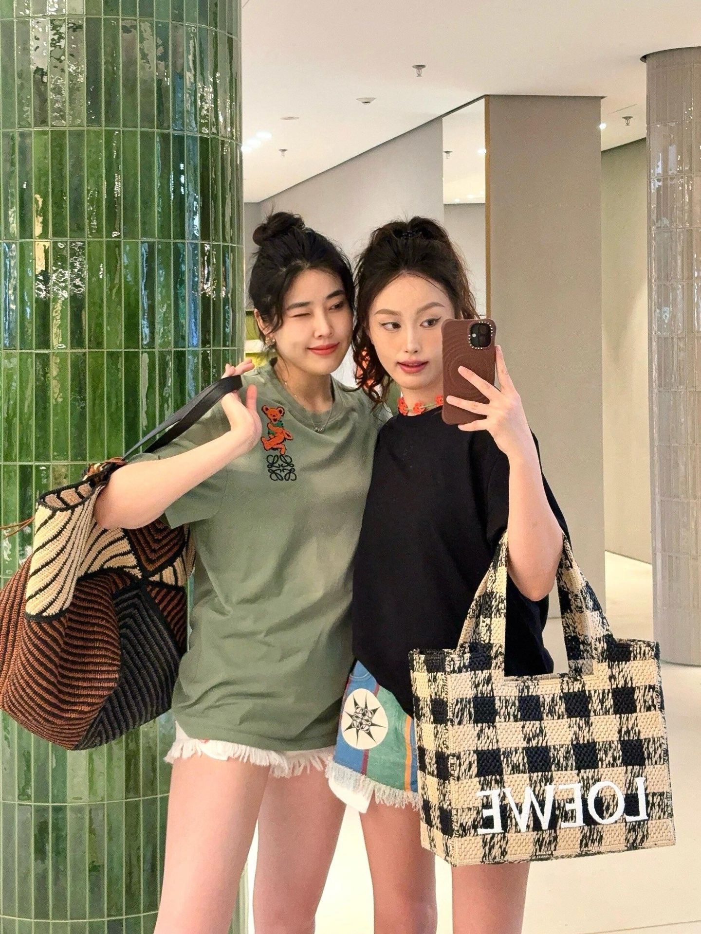 LuxluxHouse Best Quality Clothes T-shirt Loewe