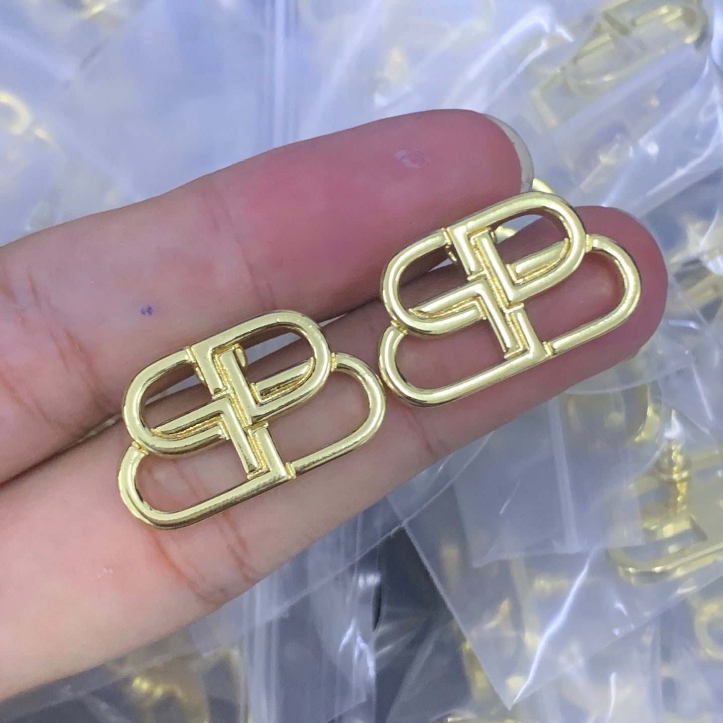 LuxluxHouse Low Price And High Quality Accessories Balenciaga