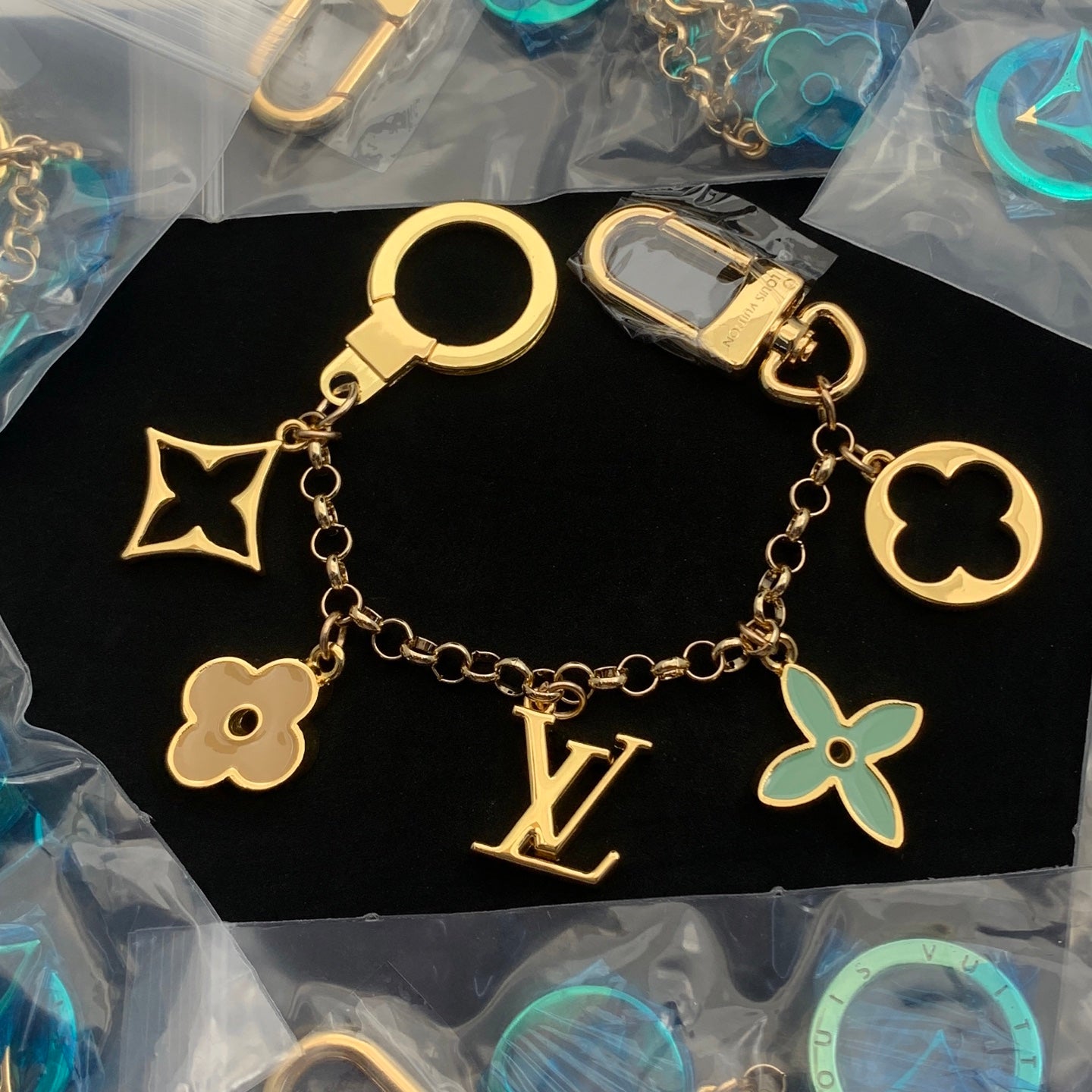LuxluxHouse Low Price And High Quality Accessories Louis Vuitton