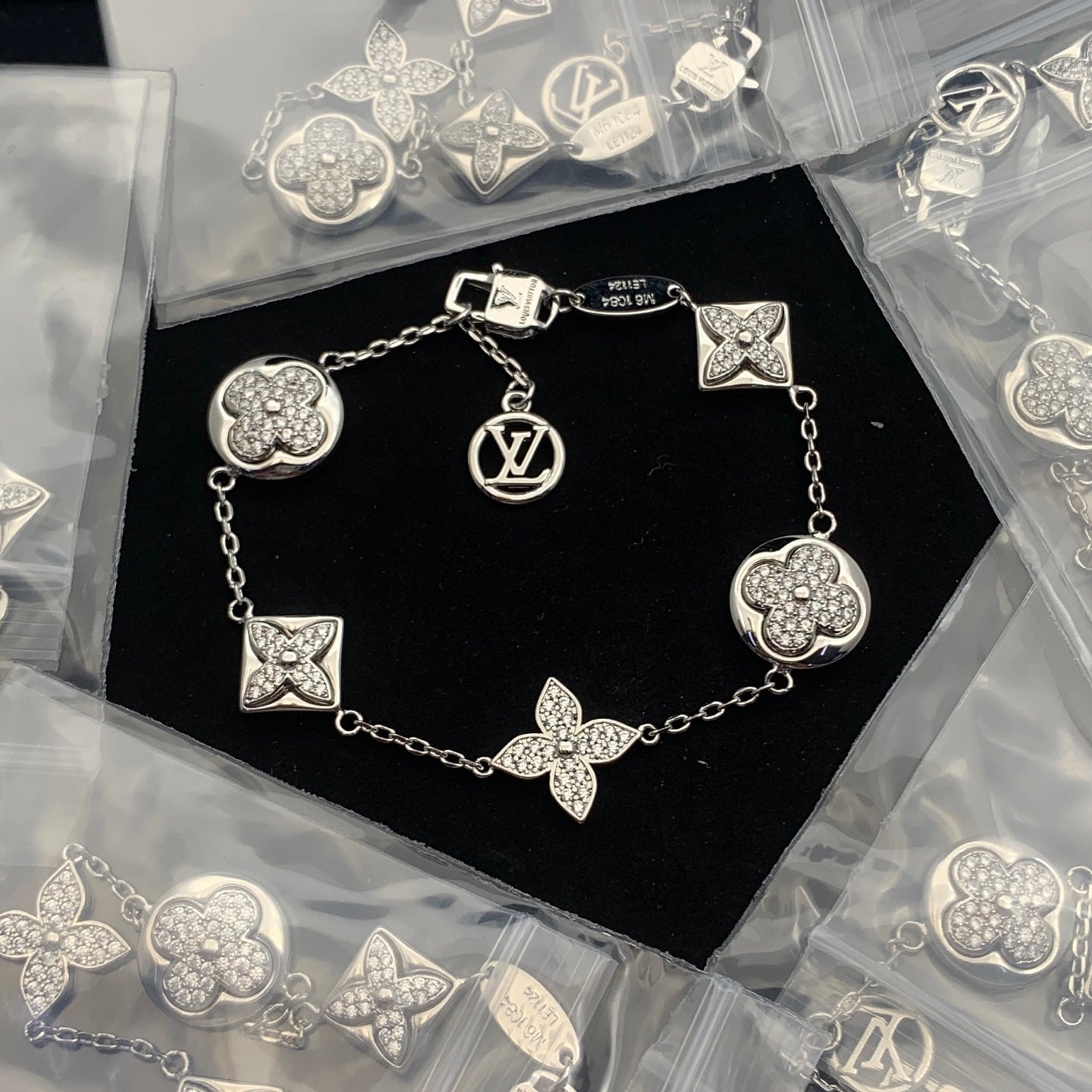 LuxluxHouse Low Price And High Quality Accessories Louis Vuitton