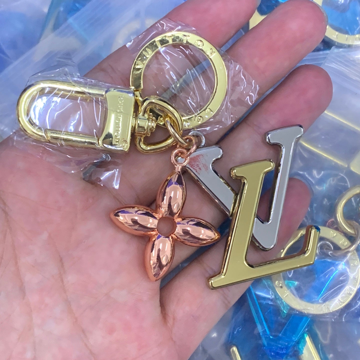 LuxluxHouse Low Price And High Quality Accessories Louis Vuitton