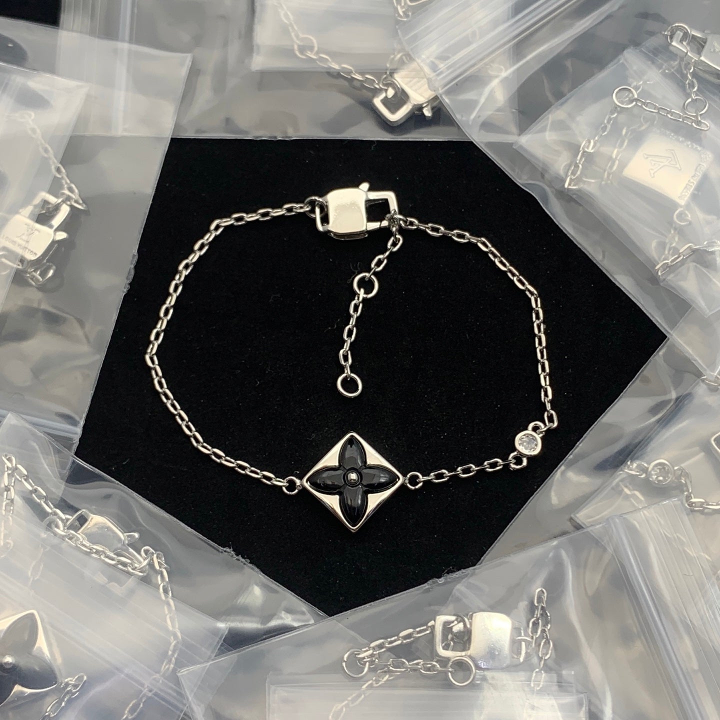 LuxluxHouse Low Price And High Quality Accessories Louis Vuitton