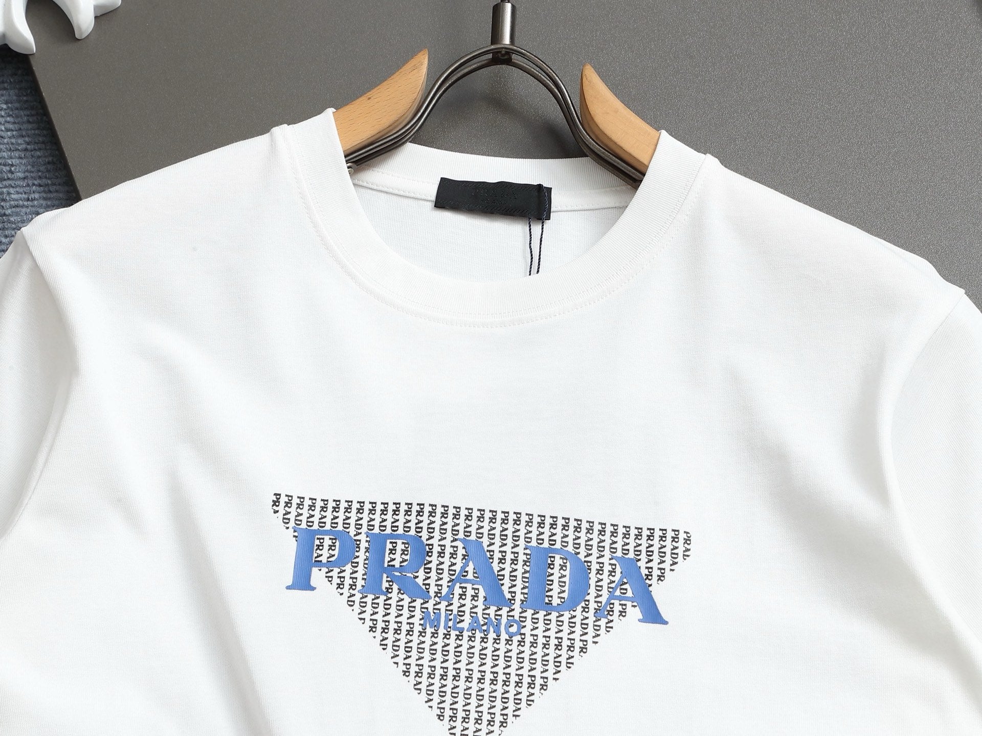 LuxluxHouse Best Quality Clothes T-shirt Prada