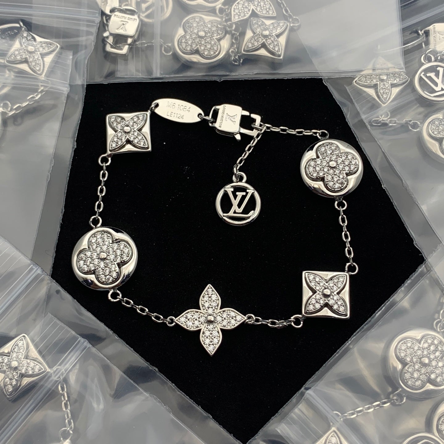 LuxluxHouse Low Price And High Quality Accessories Louis Vuitton