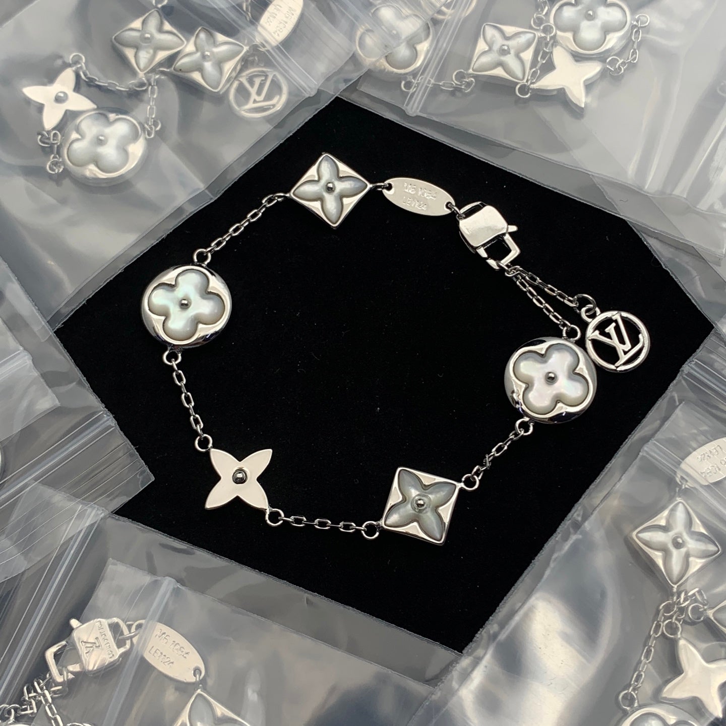LuxluxHouse Low Price And High Quality Accessories Louis Vuitton