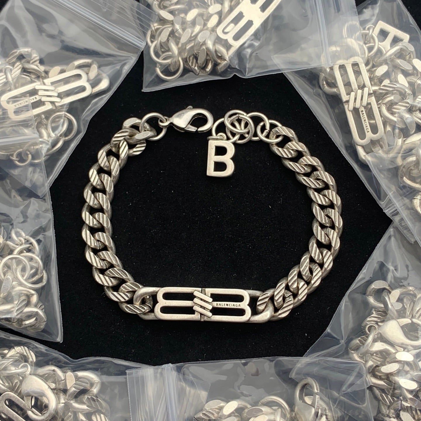 LuxluxHouse Low Price And High Quality Accessories Balenciaga