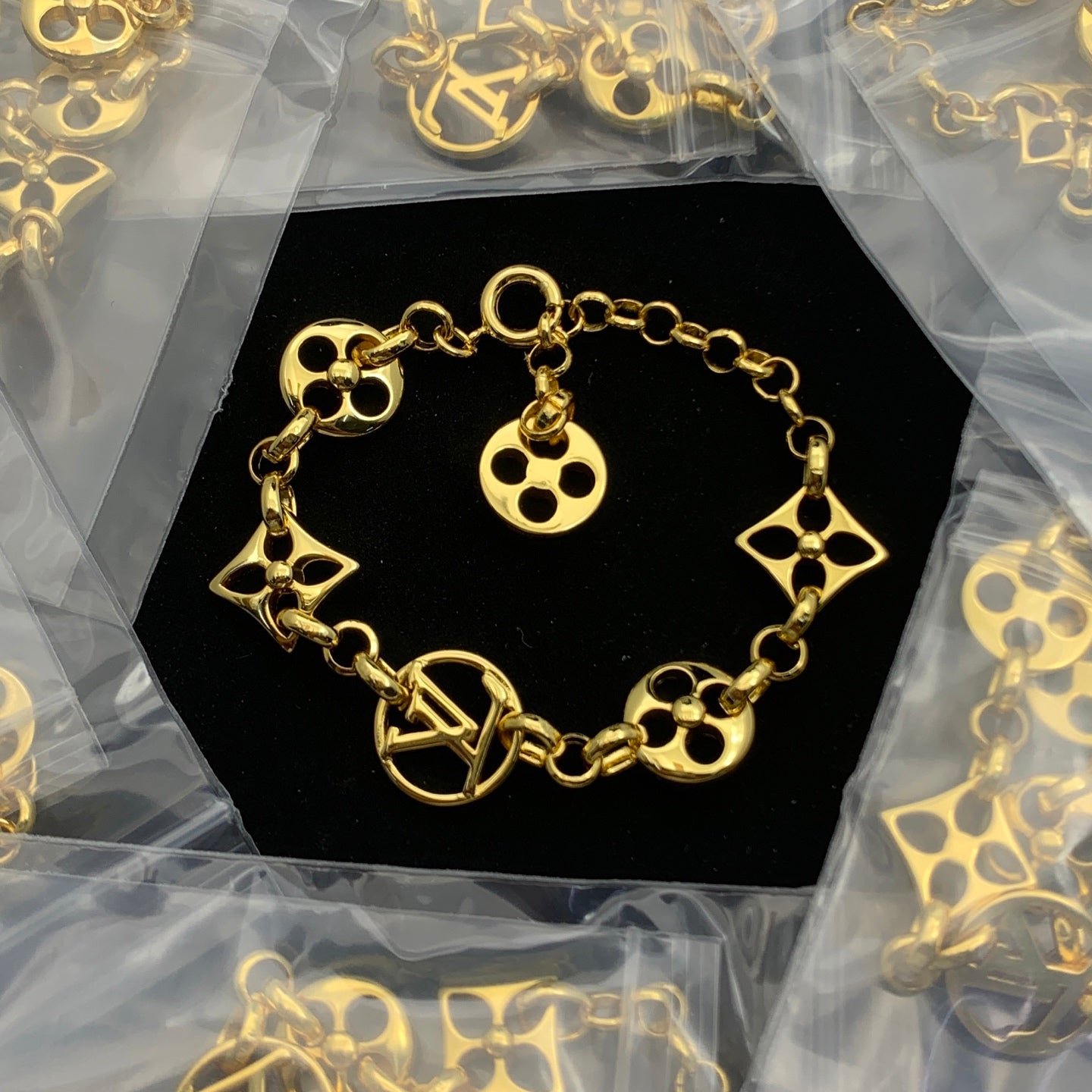 LuxluxHouse Low Price And High Quality Accessories Louis Vuitton