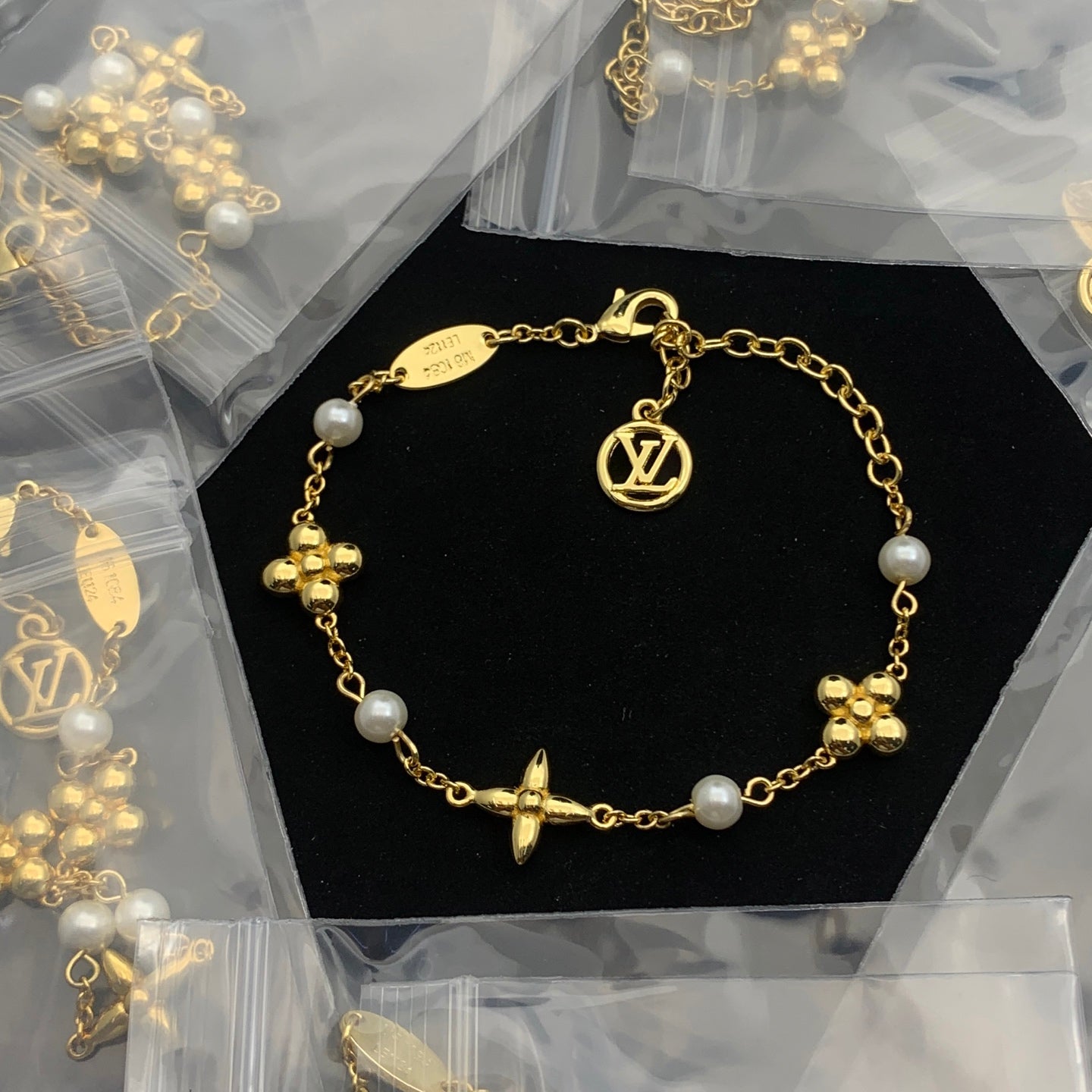 LuxluxHouse Low Price And High Quality Accessories Louis Vuitton