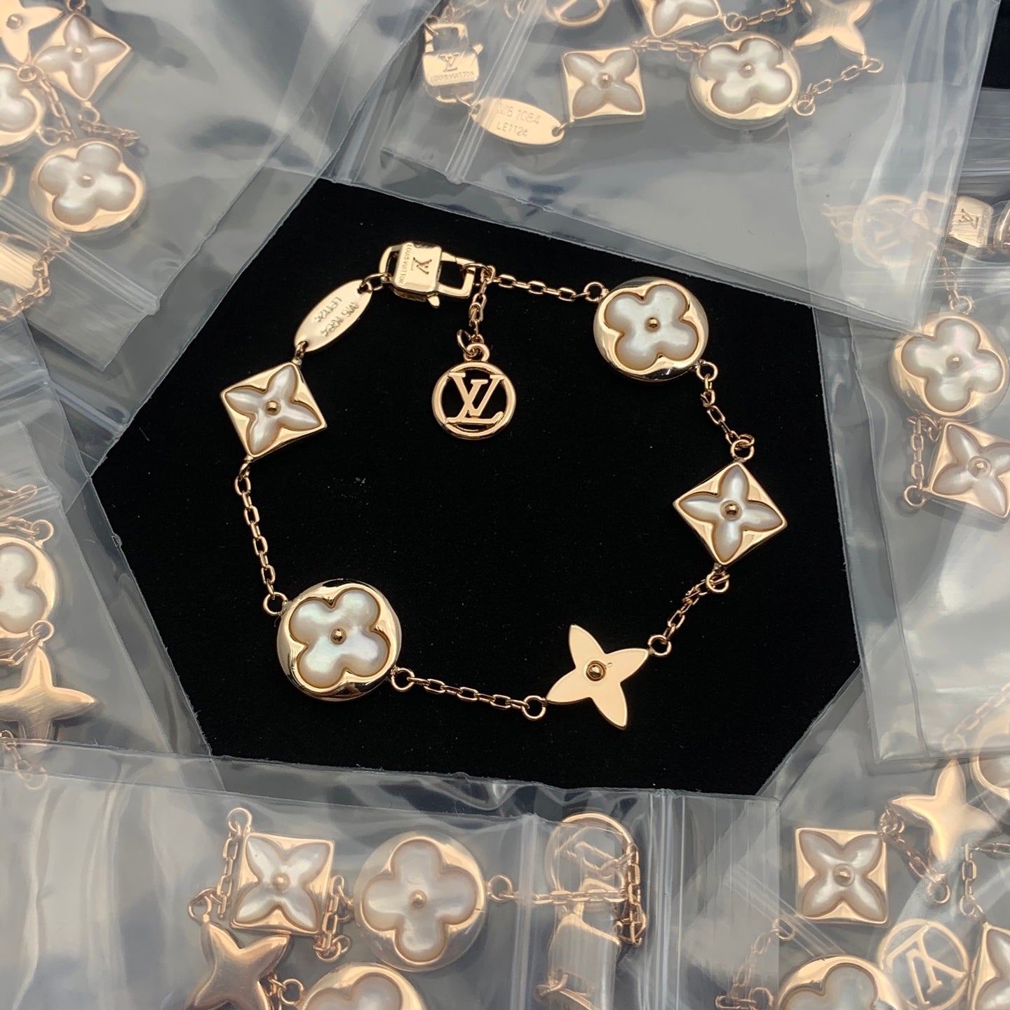 LuxluxHouse Low Price And High Quality Accessories Louis Vuitton