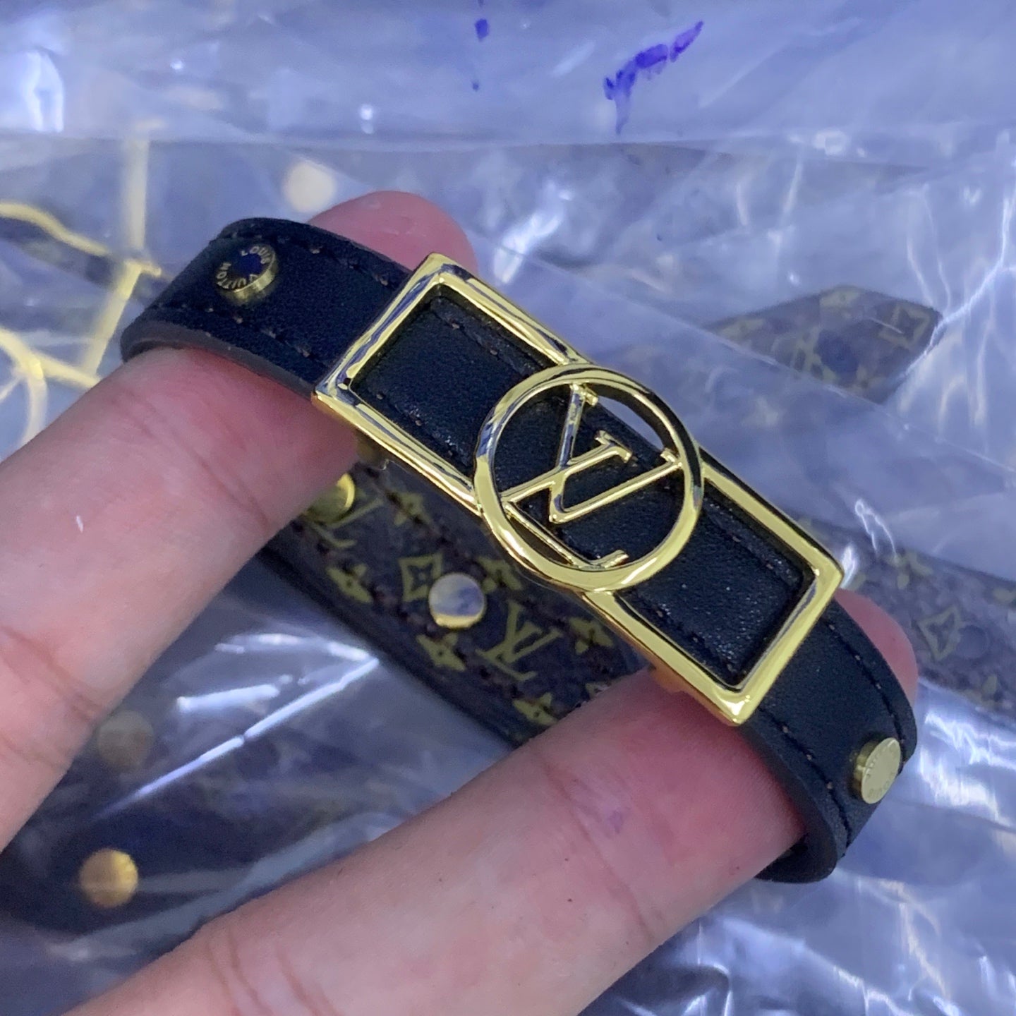 LuxluxHouse Low Price And High Quality Accessories Louis Vuitton