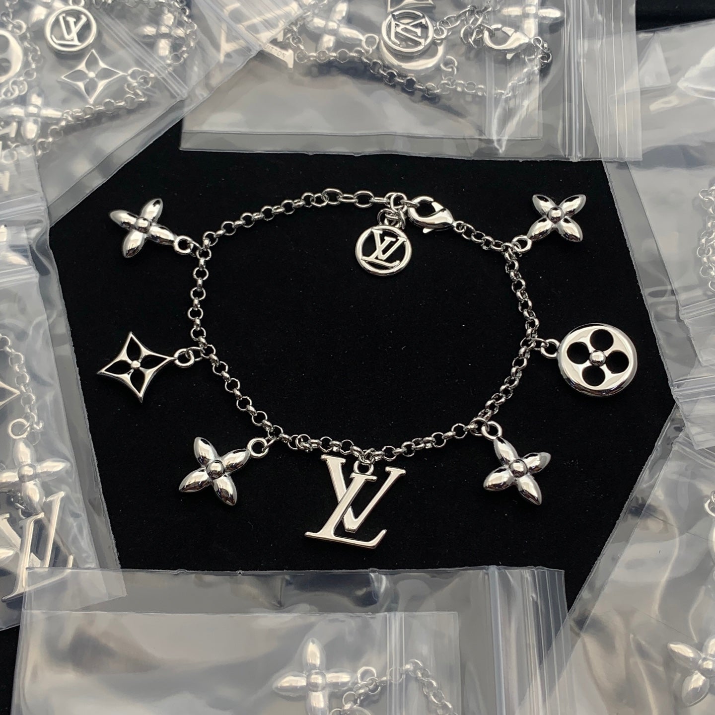 LuxluxHouse Low Price And High Quality Accessories Louis Vuitton
