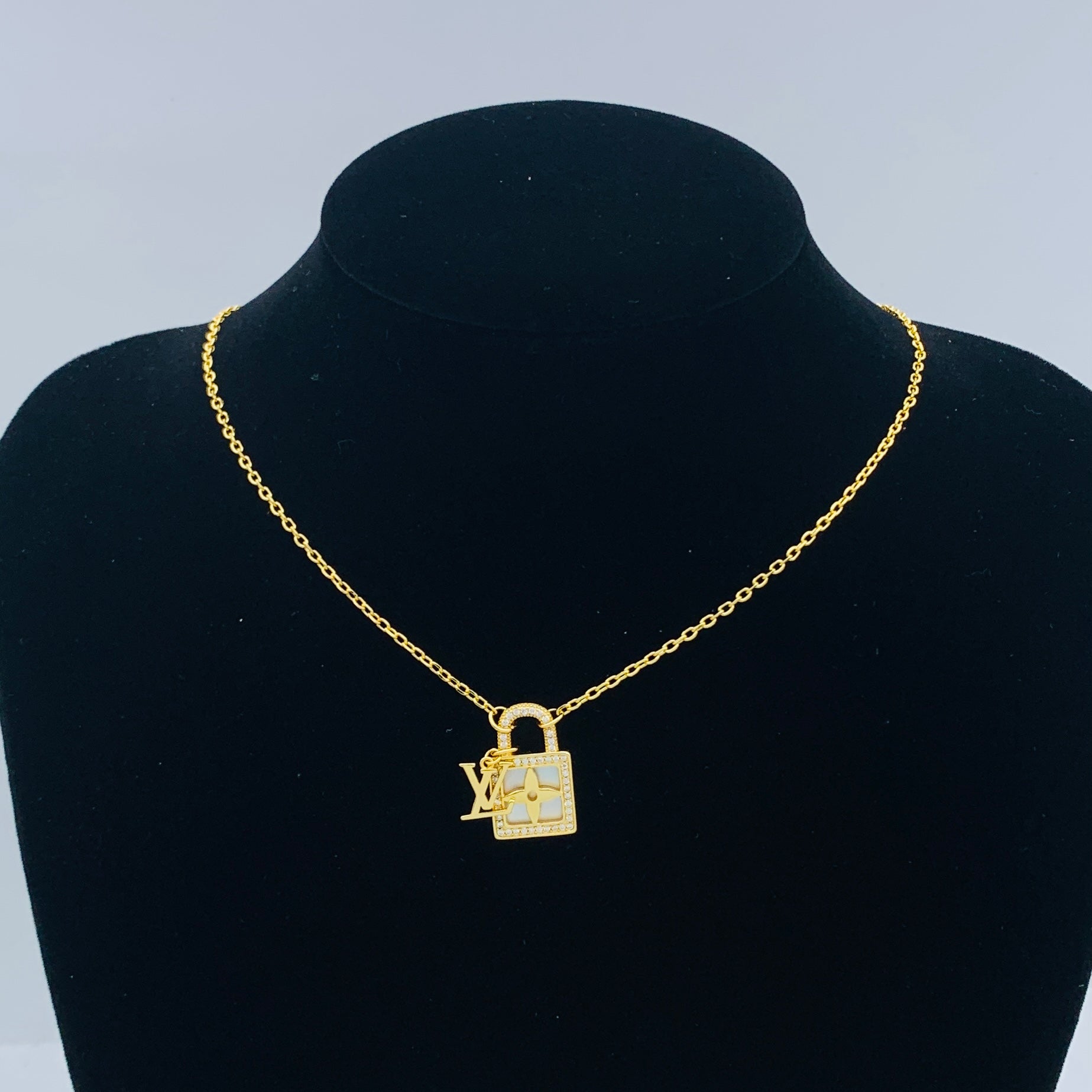LuxluxHouse Low Price And High Quality Accessories Louis Vuitton