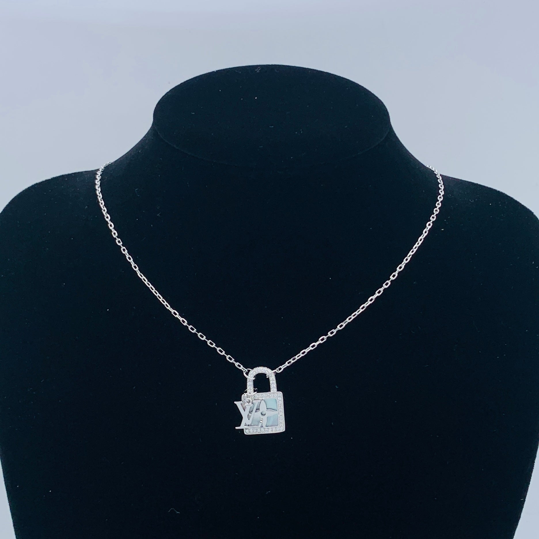 LuxluxHouse Low Price And High Quality Accessories Louis Vuitton