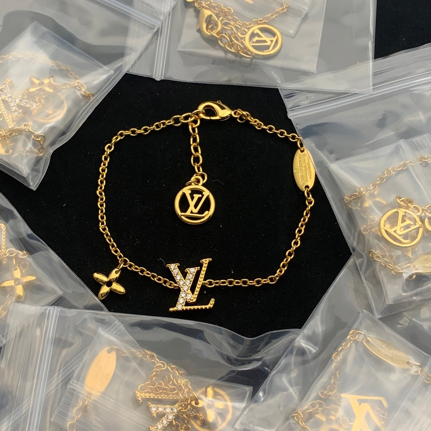 LuxluxHouse Low Price And High Quality Accessories Louis Vuitton
