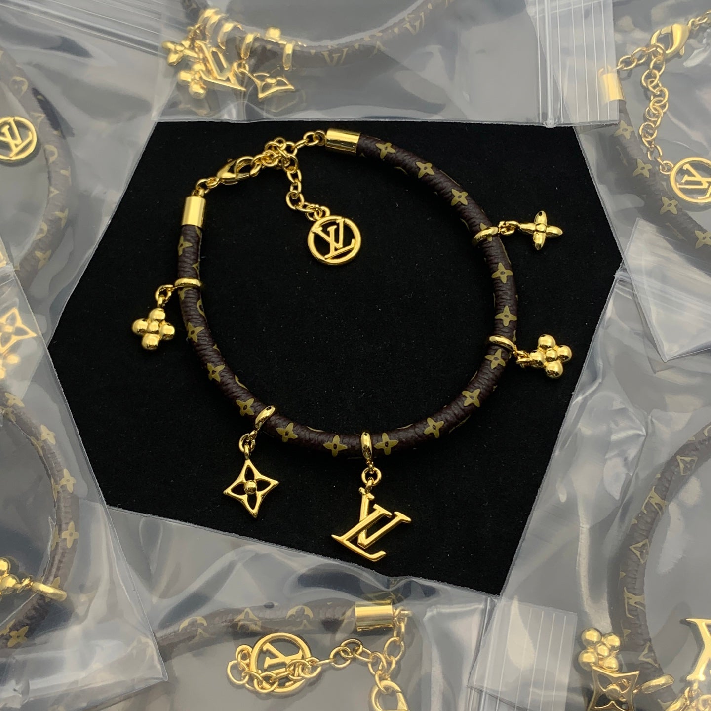 LuxluxHouse Low Price And High Quality Accessories Louis Vuitton
