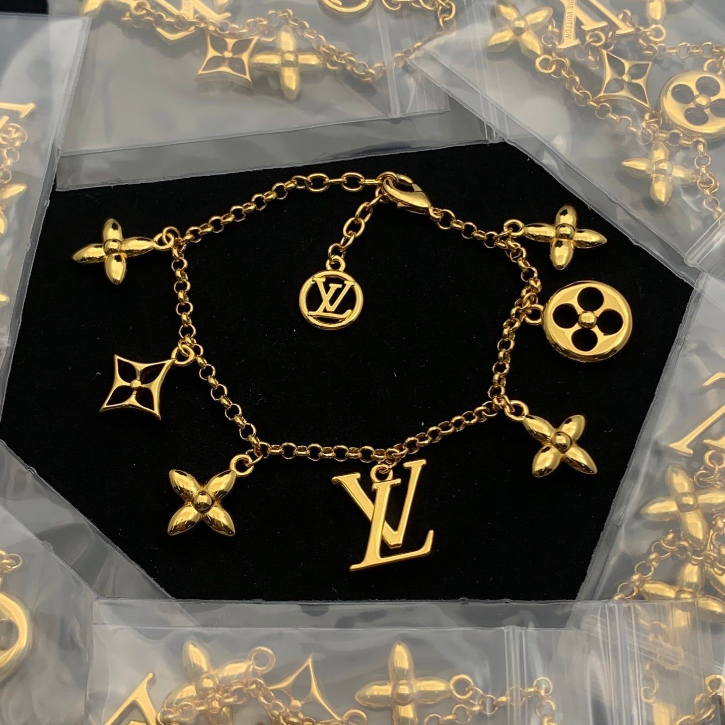 LuxluxHouse Low Price And High Quality Accessories Louis Vuitton