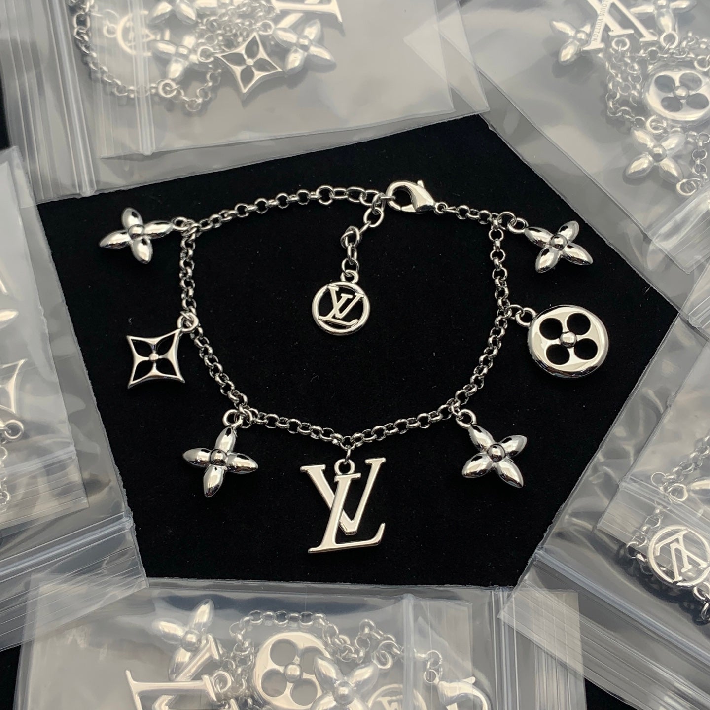 LuxluxHouse Low Price And High Quality Accessories Louis Vuitton