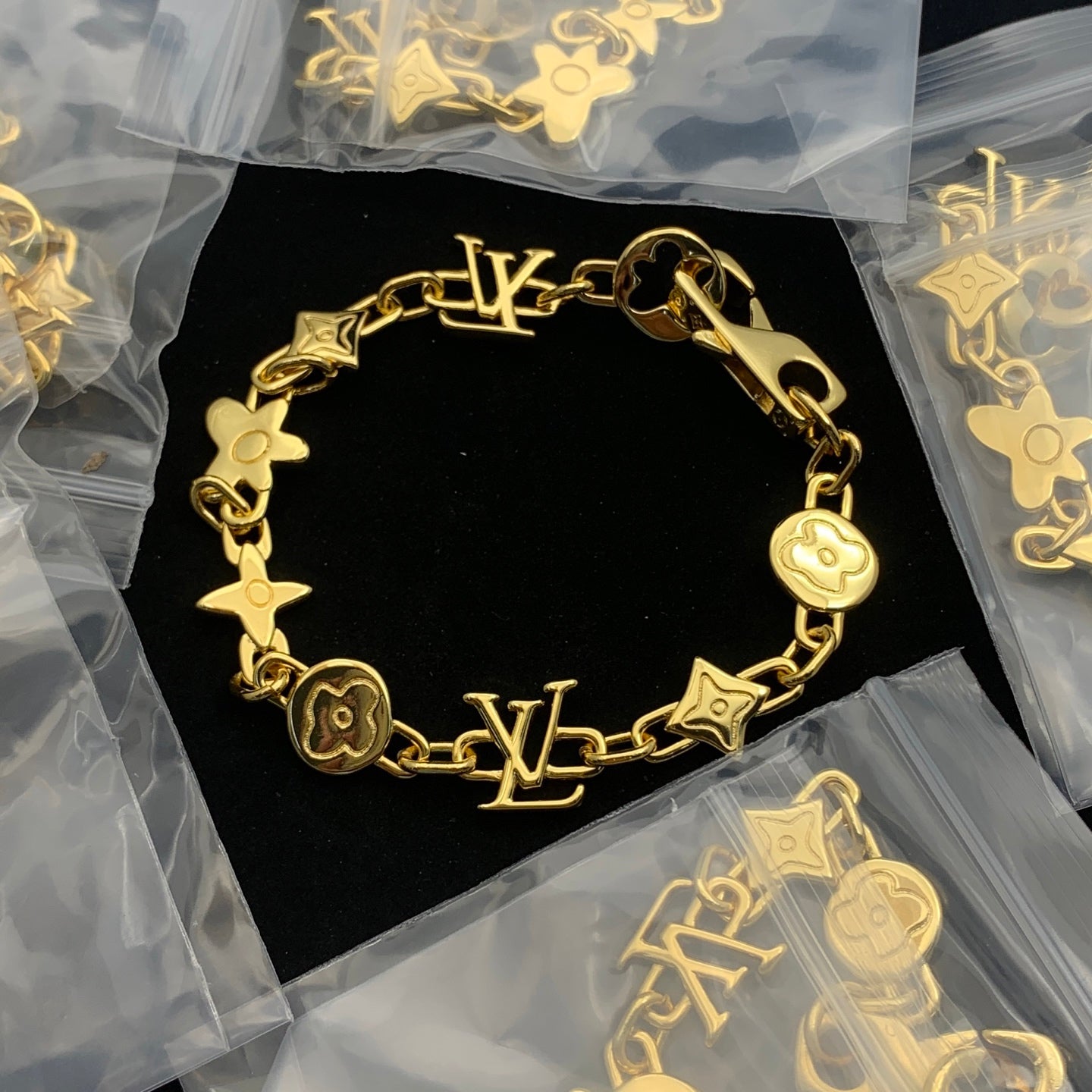 LuxluxHouse Low Price And High Quality Accessories Louis Vuitton