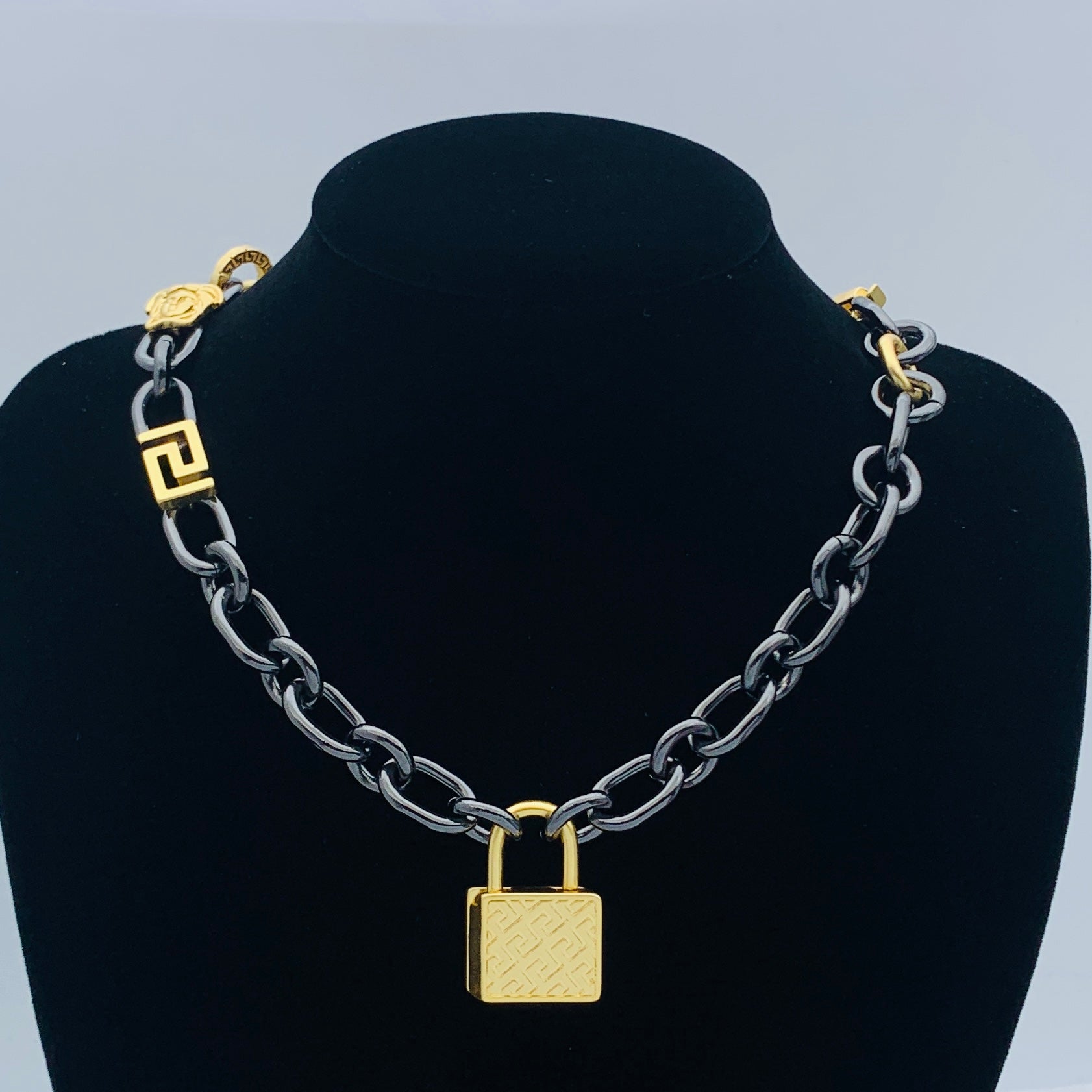 LuxluxHouse Low Price And High Quality Accessories Versace