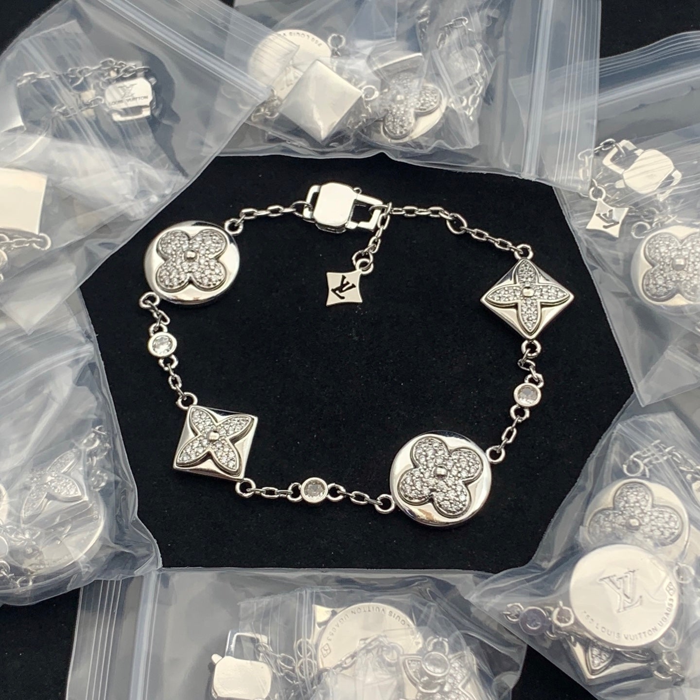 LuxluxHouse Low Price And High Quality Accessories Louis Vuitton
