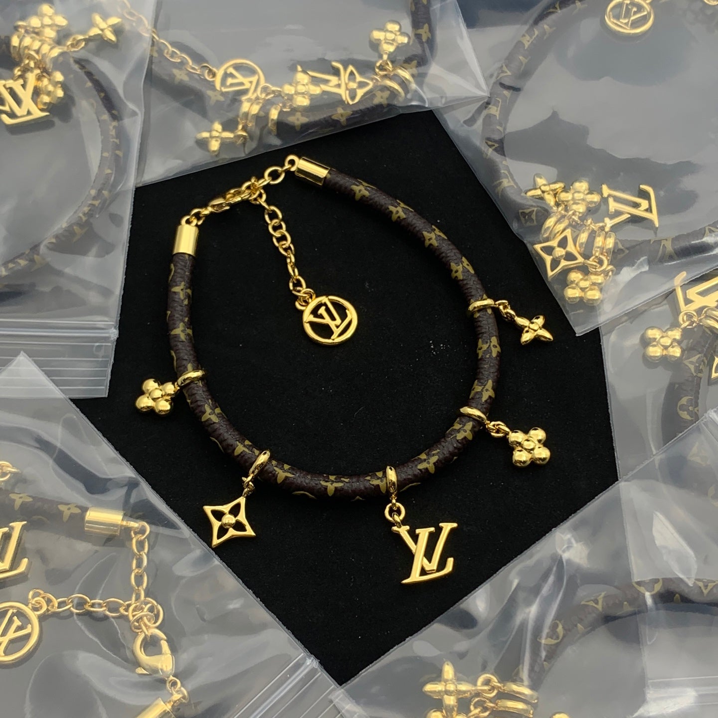 LuxluxHouse Low Price And High Quality Accessories Louis Vuitton