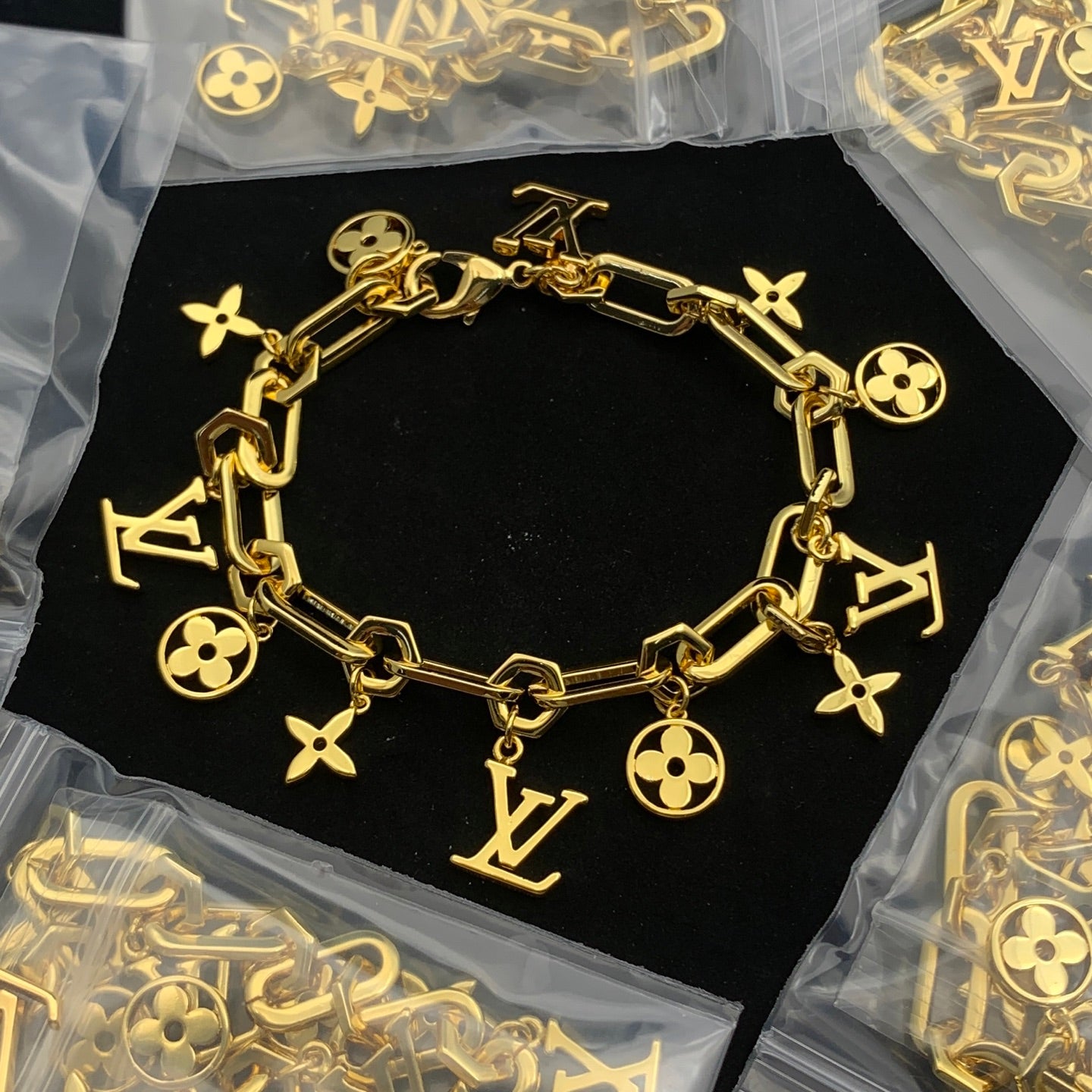 LuxluxHouse Low Price And High Quality Accessories Louis Vuitton