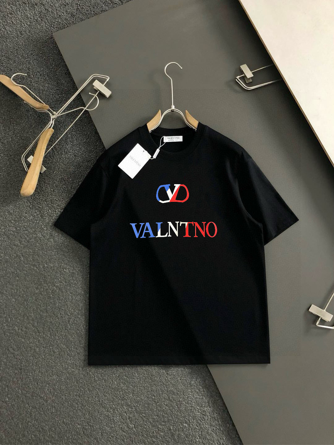 LuxluxHouse Best Quality Clothes Valentino T-shirt