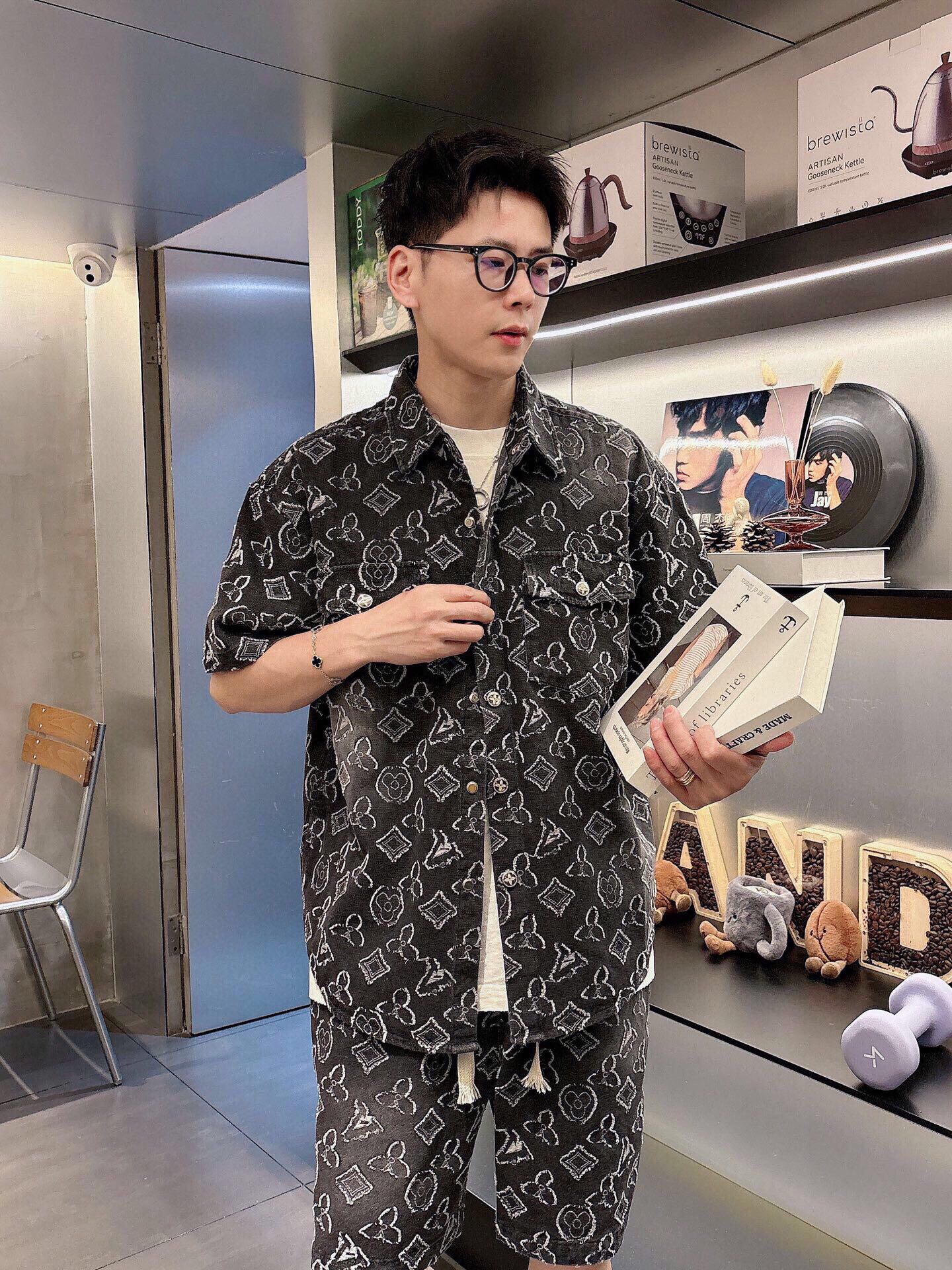 LuxluxHouse Best Quality Clothes T-shirt Louis Vuitton