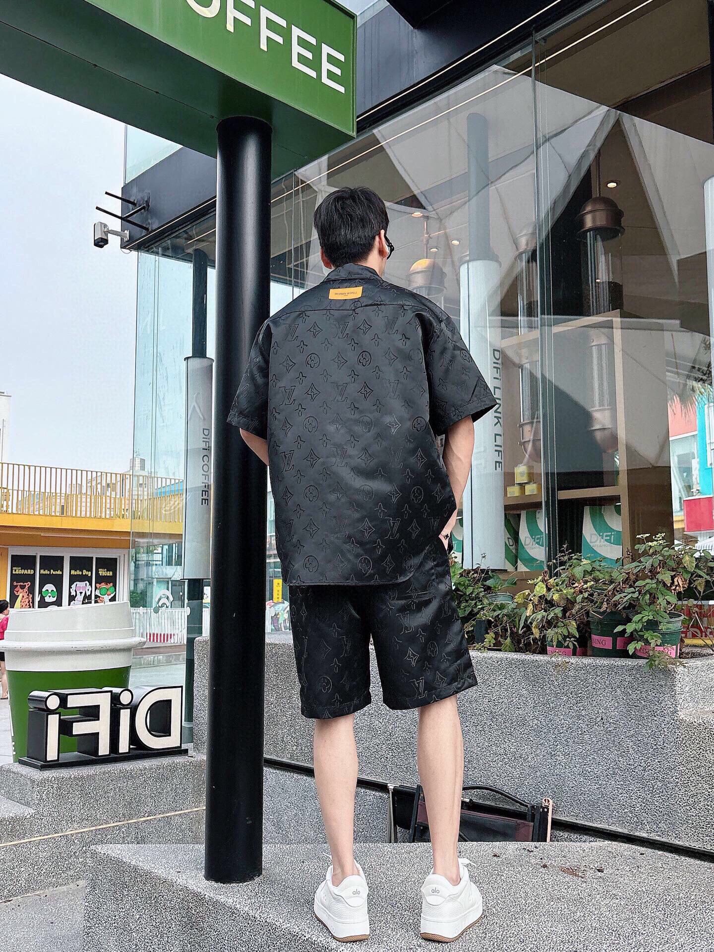 LuxluxHouse Best Quality Clothes T-shirt Louis Vuitton