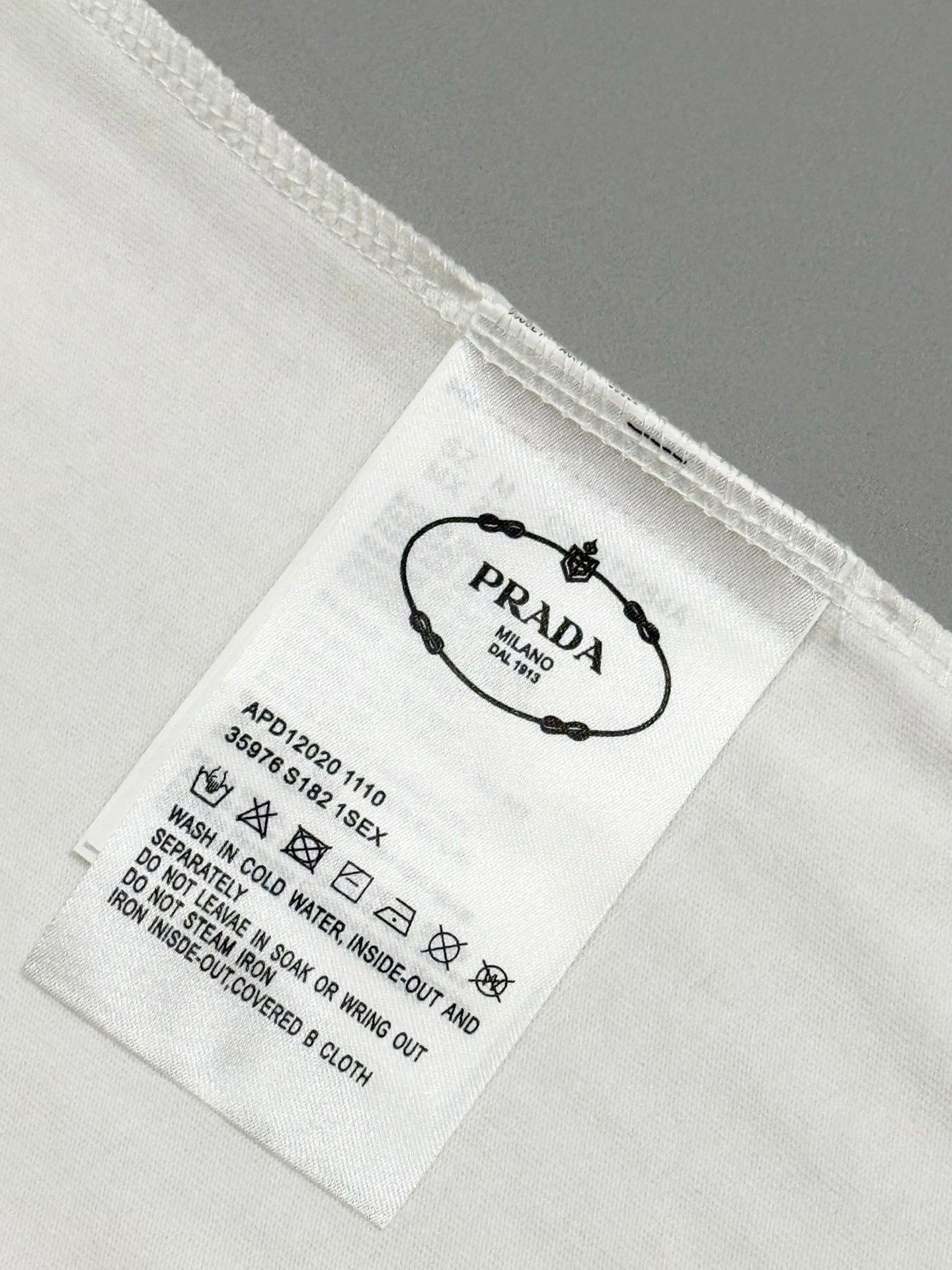 LuxluxHouse Best Quality Clothes T-shirt Prada