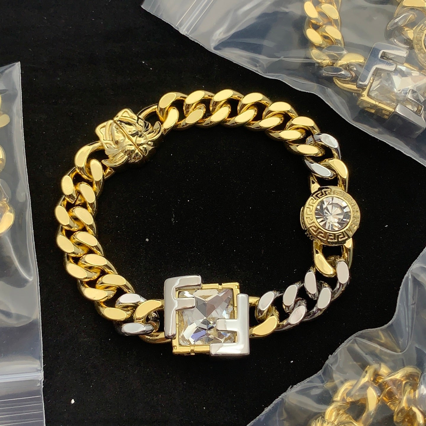 LuxluxHouse Low Price And High Quality Accessories Versace