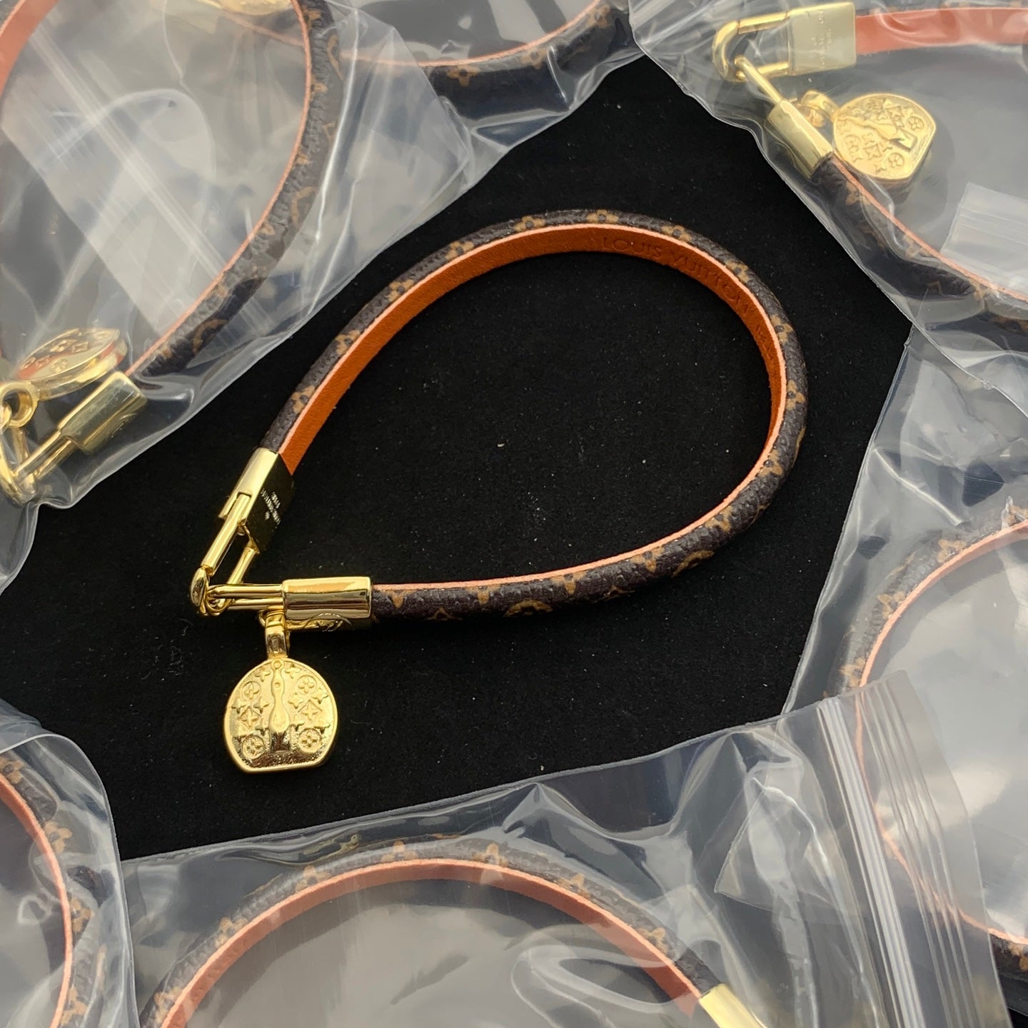 LuxluxHouse Low Price And High Quality Accessories Louis Vuitton