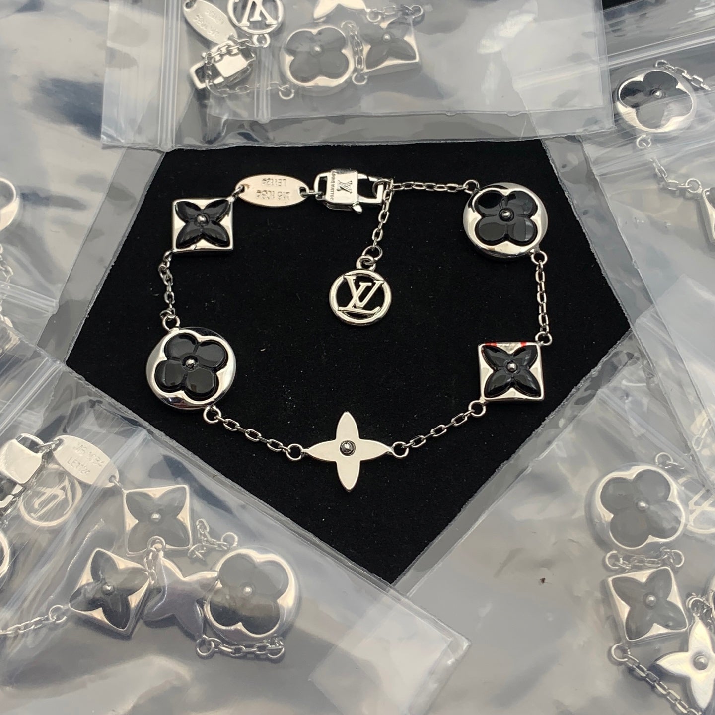 LuxluxHouse Low Price And High Quality Accessories Louis Vuitton