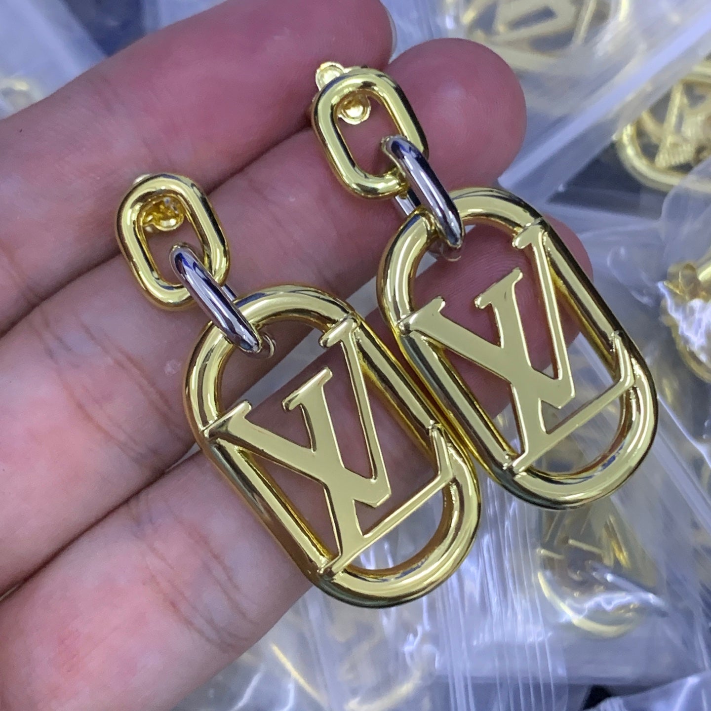 LuxluxHouse Low Price And High Quality Accessories Louis Vuitton