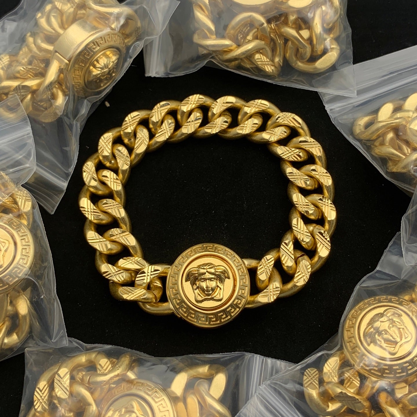 LuxluxHouse Low Price And High Quality Accessories Versace