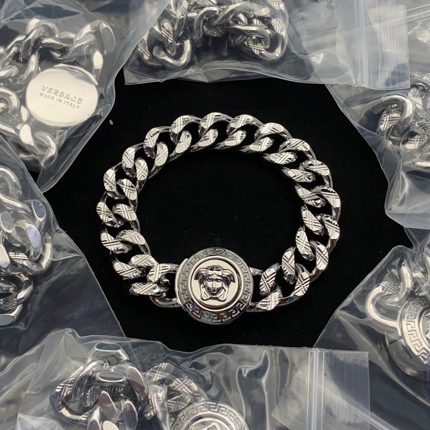 LuxluxHouse Low Price And High Quality Accessories Versace