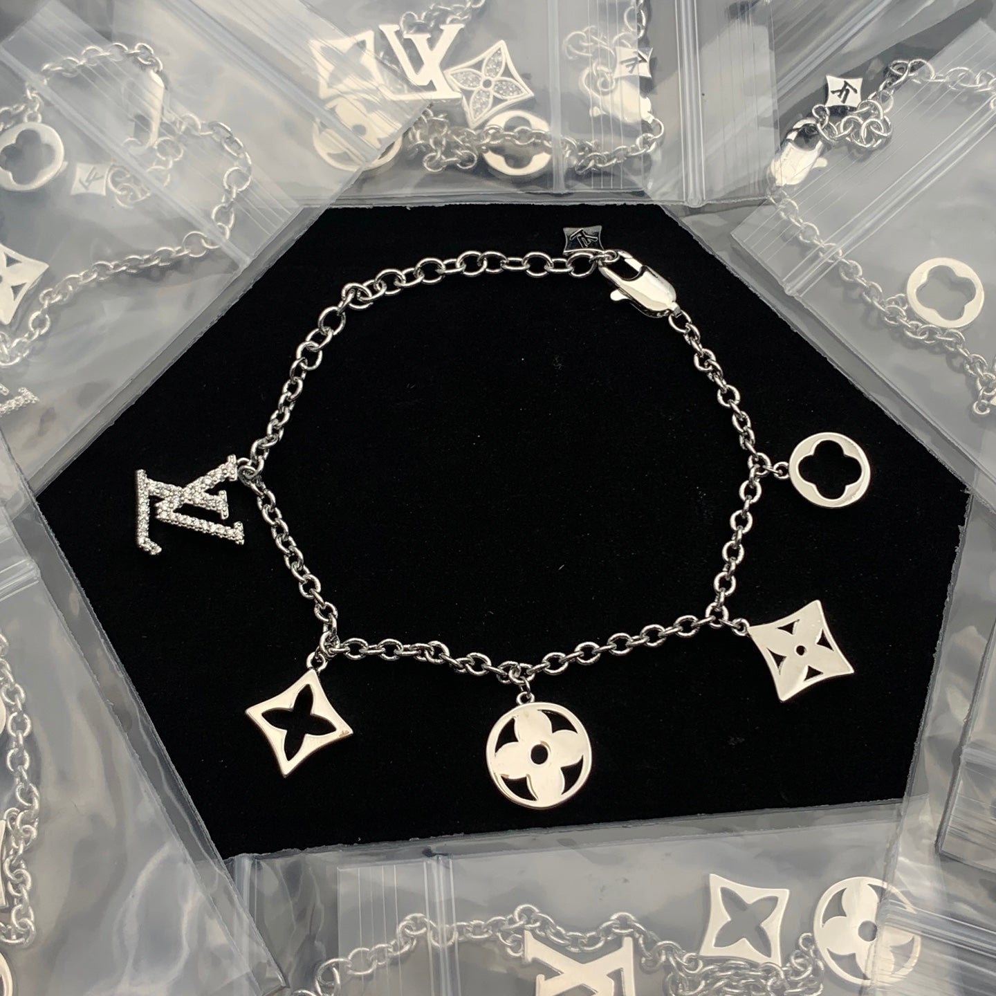 LuxluxHouse Low Price And High Quality Accessories Louis Vuitton