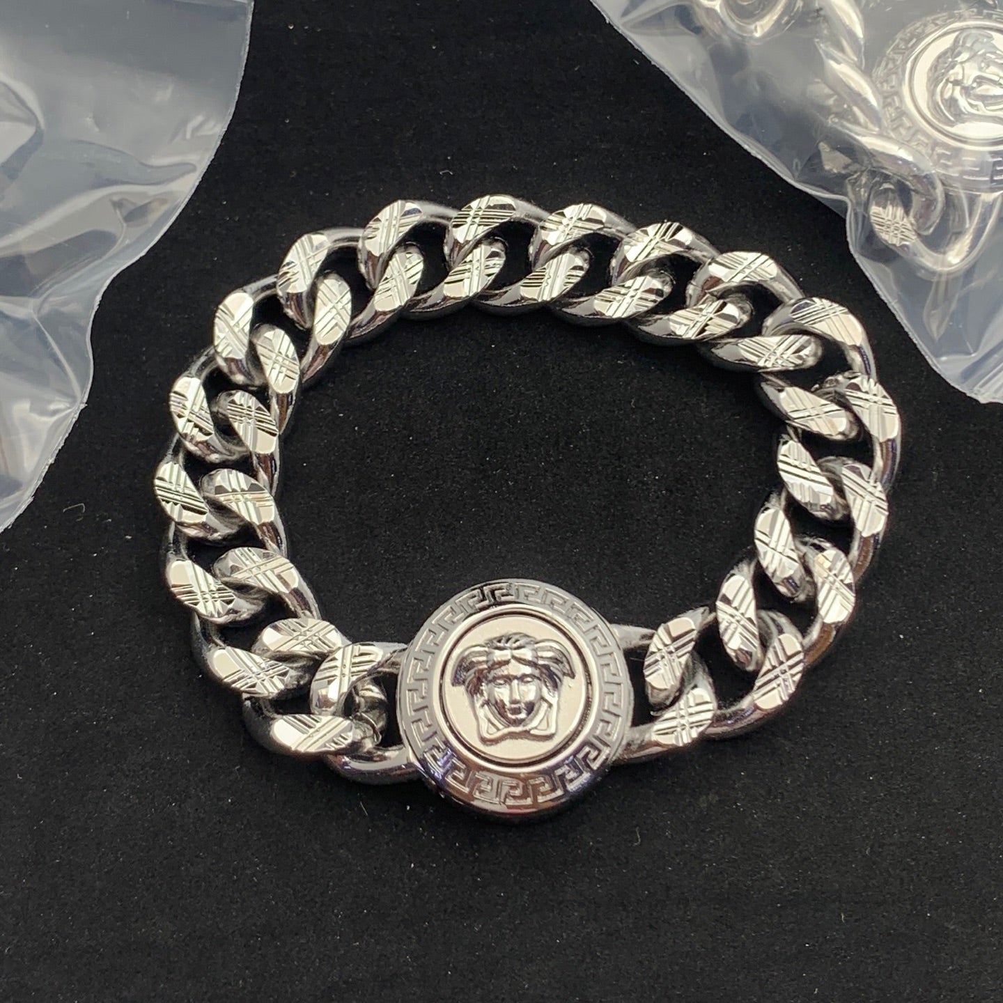 LuxluxHouse Low Price And High Quality Accessories Versace