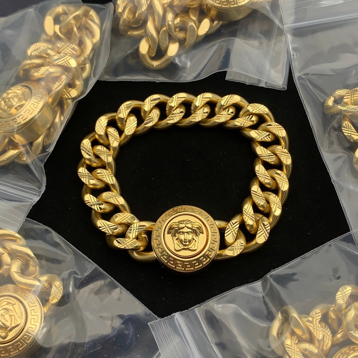 LuxluxHouse Low Price And High Quality Accessories Versace