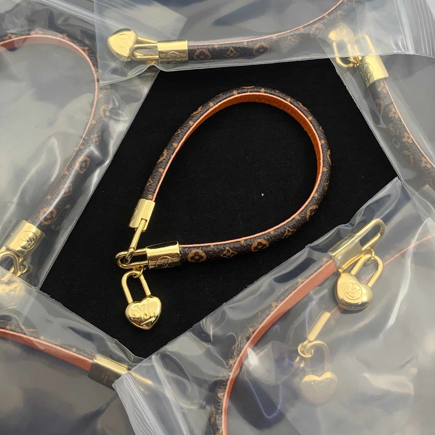 LuxluxHouse Low Price And High Quality Accessories Louis Vuitton