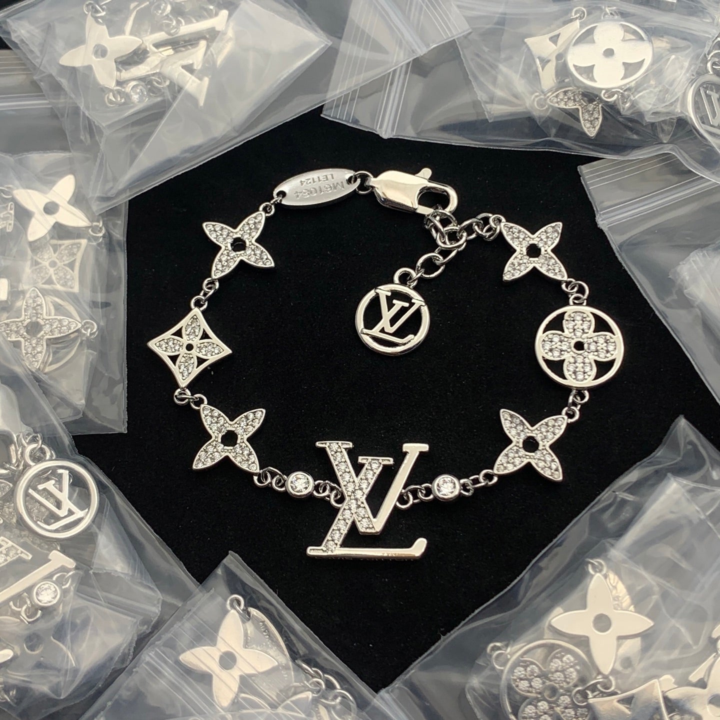 LuxluxHouse Low Price And High Quality Accessories Louis Vuitton